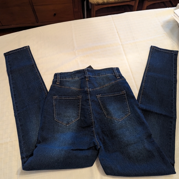 Jeans - Picture 2 of 4